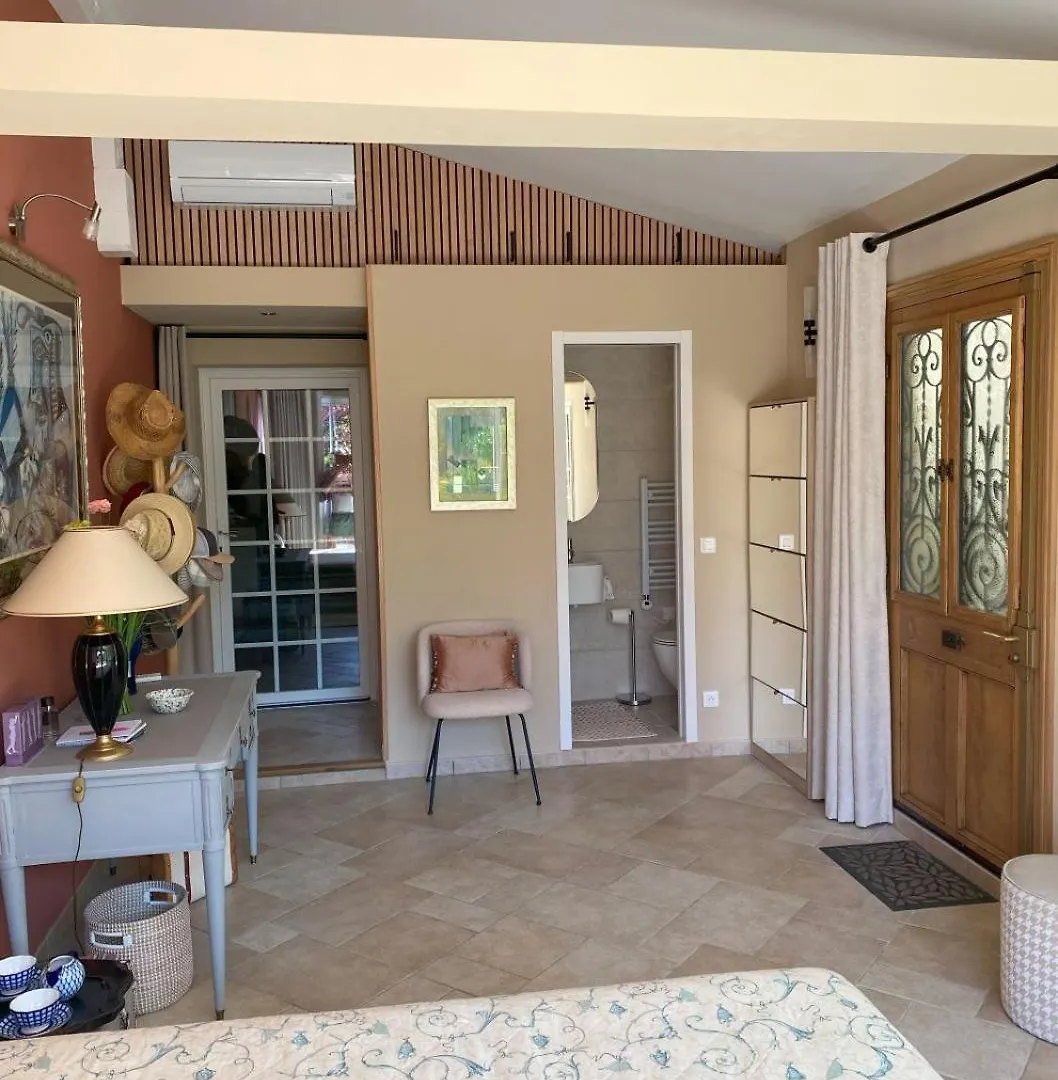 Chambre De Charme Climatisee, Avec Piscine Grasse
